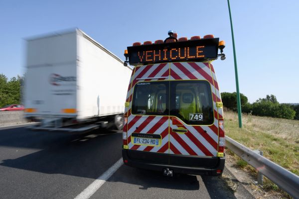 Un accident de la circulation sur l'autoroute A8, au niveau de la commune de La
Turbie (Alpes-Maritimes), a causé la mort d'un employé de la société d'autoroutes Escota (Vinci Autoroutes) et quatre personnes dont deux gendarmes ont été blessées. Photo d'archives.