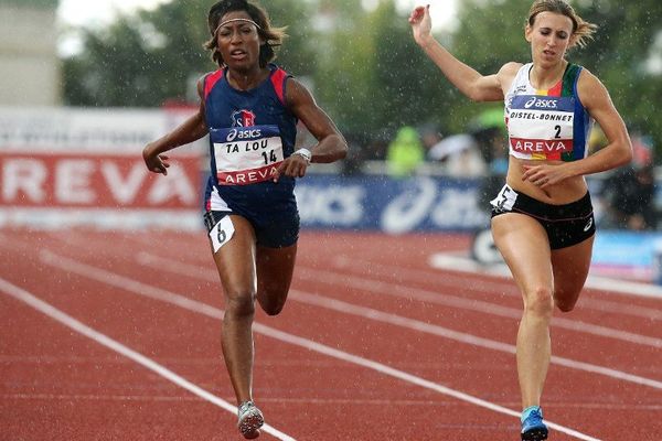 Céline Distel-Bonnet lors du 200 mètres des championnats de France 2014