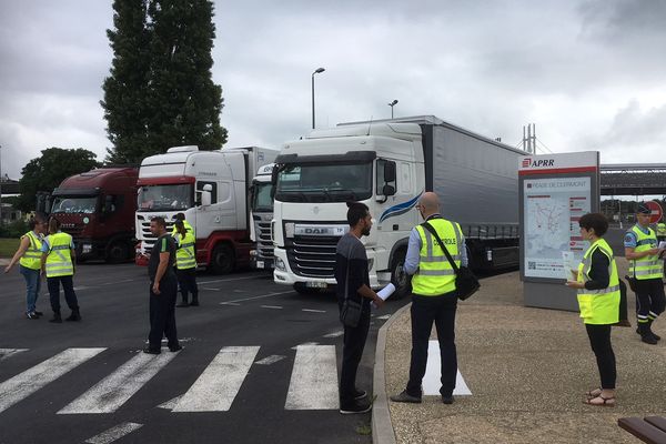 Mardi 5 juin, une vaste opération de contrôle de camions a été menée sur l’A71 à hauteur de Gerzat, dans le Puy-de-Dôme 