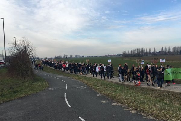 Les habitants d'Herlies se sont mobilisés ce samedi matin contre la zone industrielle qui devrait se développer dans leur ville.