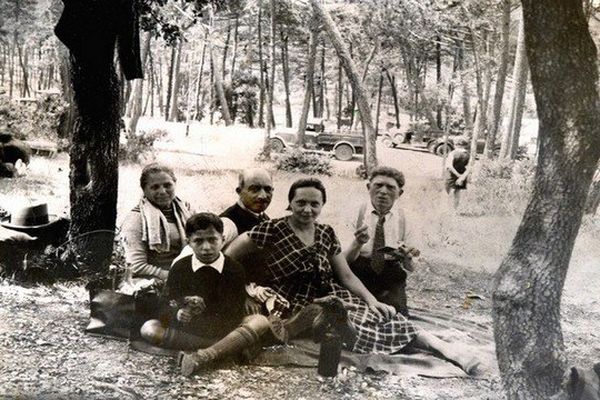 Moment de détente en famille en 1936 en Limousin