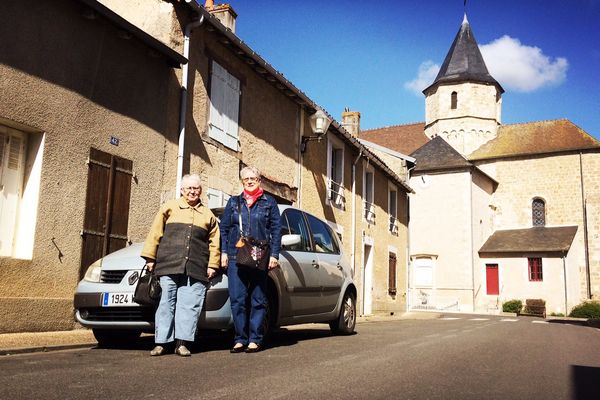 Claudine la passagère à gauche et Marie-Jeanne la conductrice à droite