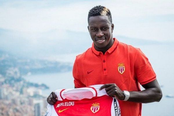 Le défenseur latéral gauche de Marseille Benjamin Mendy s'est engagé pour cinq ans avec l'AS Monaco.