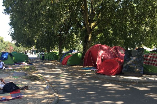 Le campement de migrants square Daviais à Nantes, le 3 août 2018