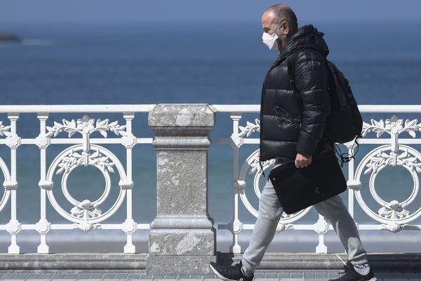 La baie de la Concha à Saint Sébastien au Pays basque espagnol le 24 mars 2020. On se protège du coronavirus dans ce pays qui compte 4089 morts officiels ( en date du 29 mars 2020 )