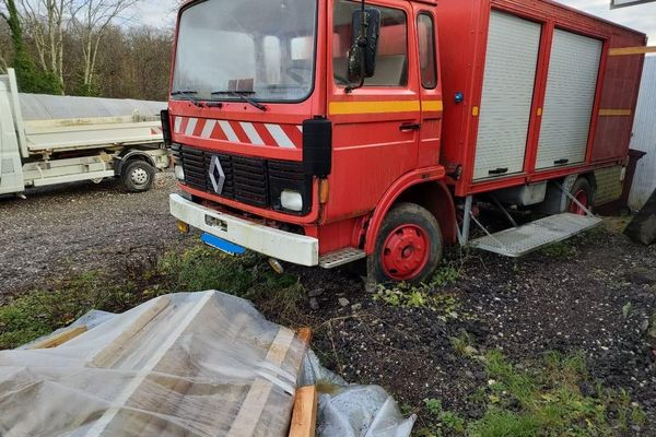 Ce camion de pompiers est destiné à aider les Ukrainiens à évacuer les blessés de la région du Donbass.