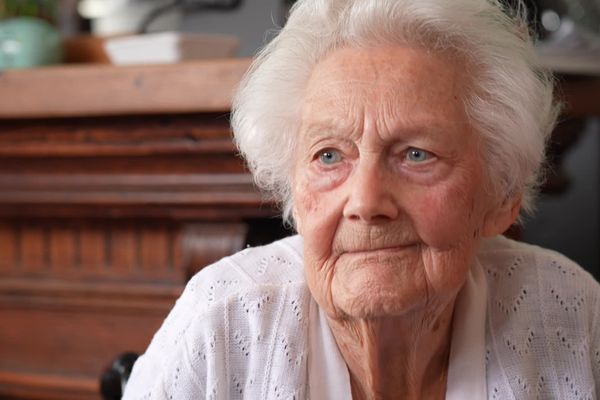 Denise Elie a vécu au Havre entre 1940 et 1944. Âgée de 98 ans, elle se rappelle encore parfaitement de l'Occupation puis des bombardements de la Libération.