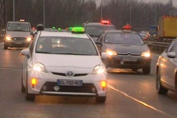 Des taxis à Lille, ce jeudi matin. 