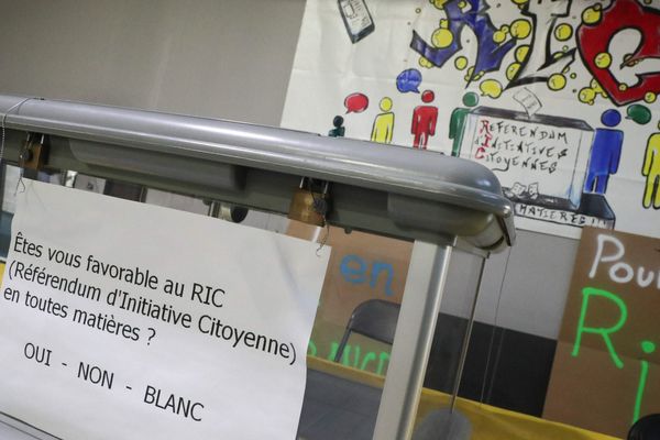 Les "gilets jaunes" de Saint-Clair-du-Rhône (Isère) avaient organisé le premier RIC de France le 11 Janvier 2019.