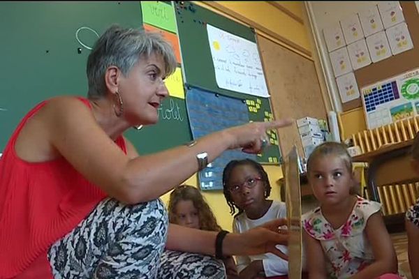 A Menton, ce sont les enseignants bilingues qui assurent les cours en italien dans différentes matières. 