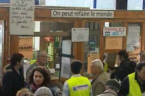 Dés l'ouverture, samedi matin, les chineurs ont investi les locaux d'Emmaüs à Aurillac