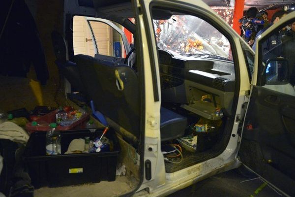 L'intérieur de la camionnette qui a foncé sur la foule place Royale à Nantes