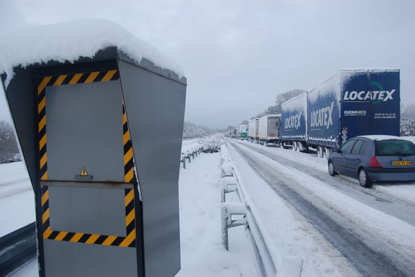 Les radars automatiques n'adaptent pas les limitations de vitesse en fonction de la météo, contrairement aux radars mobiles.