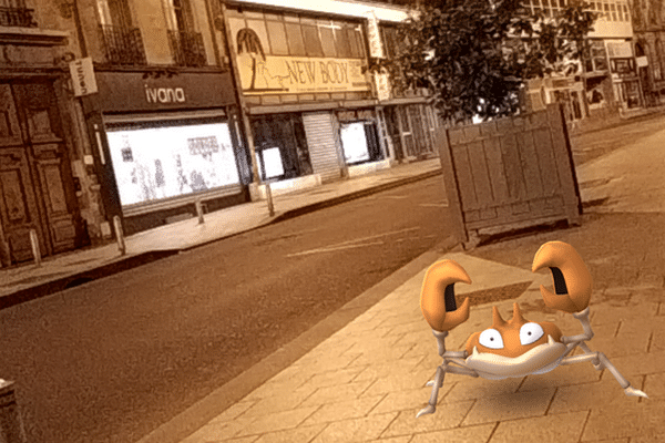 Capture d'écran de l'application Pokemon Go dans les rue de Reims.