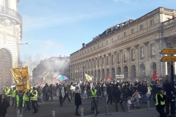 Gilets jaunes et opposants au projet de réforme des retraites se sont retrouvés ce samedi dans les rues de Bordeaux