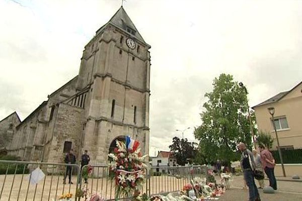 Selon les enquêteurs, Kassim a inspiré l'attentat de Saint-Étienne-du-Rouvray (Seine-Maritime), où Adel Kermiche et Abdel Malik Petitjean ont tué un prêtre dans une église, le 26 juillet.