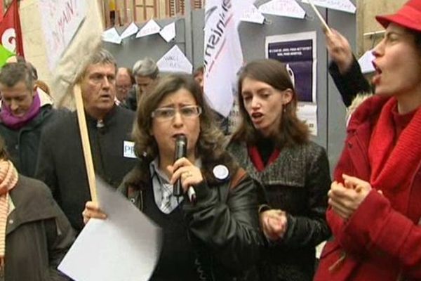 Les manifestants se sont rassemblés devant le consulat d'Espagne de Montpellier et de Perpignan.