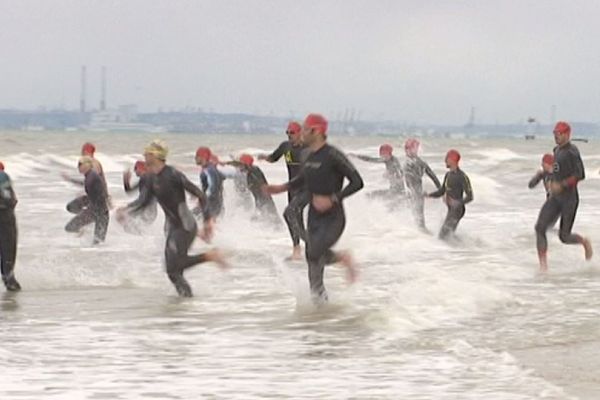 1 338 ont pris le départ ce samedi de l'épreuve longue distance. Au programme : 1,9km de natation en mer, 85km de vélo et 21km de course à pied. 