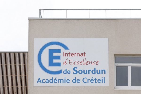 L'Internat d'excellence de Sourdun situé à Provins en Seine-et-Marne accueillera des jeunes engagé dans le Service Nationale Unviersel. 