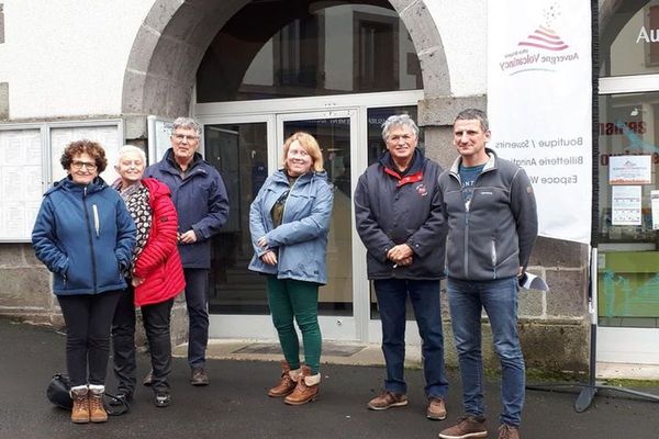 Eloïse Benoist (au centre) est la nouvelle médecin de la Tour d'Auvergne, dans le Puy-de-Dôme.