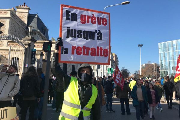 Le défilé est parti de la manufacture des tabacs, le 31 janvier, il y avait entre 25 000 (chiffres de la police) et 45 000 personnes ont défilé dans les rues de Lyon.