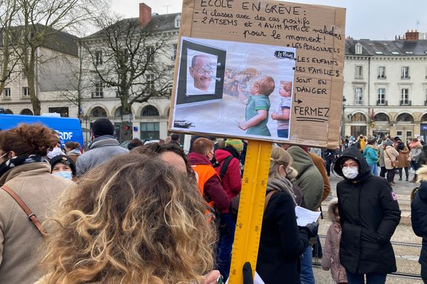 La manifestation de Tours a débuté à 10h et rassemble déjà plus de 500 personnes.