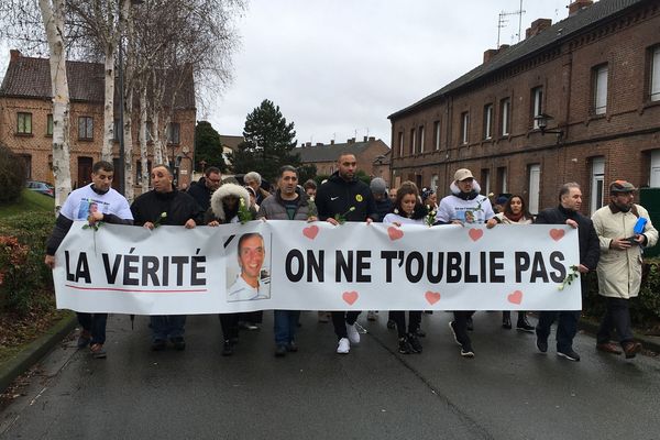 Une cinquantaine de personnes ont rendu hommage au Douaisien disparu il y a quatre ans.