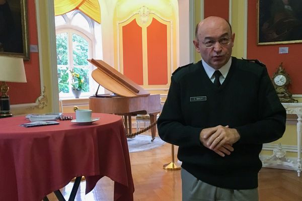 Le Général de Corps d’Armée Christian Bailly, au palais du gouverneur pour une rencontre avec la presse.