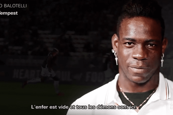 C'est une tirade célèbre du premier acte de "La Tempête" que Balotelli récite. 