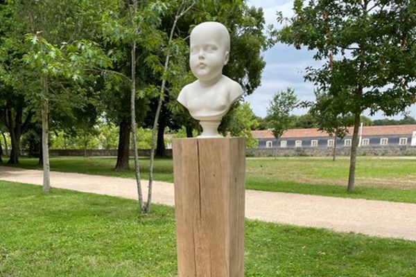 Buste de l’Aiglon, fils de Napoléon 1er - Offert à Rochefort par le Souvenir Napoléonien et officiellement installé dans le Jardin de la Marine.