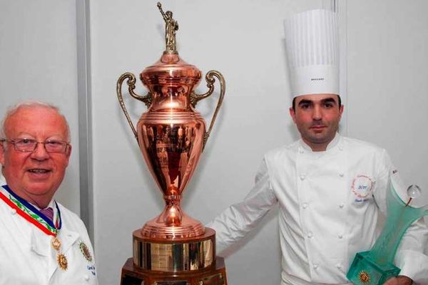 Claude Calvet en compagnie de Gérard Dupont lors du Trophée National de cuisine et de pâtisserie 2011.