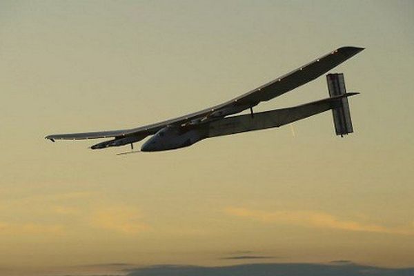 Après des turbulences au-dessus des Açores, Solar Impulse 2 se rapproche de l'Europe.