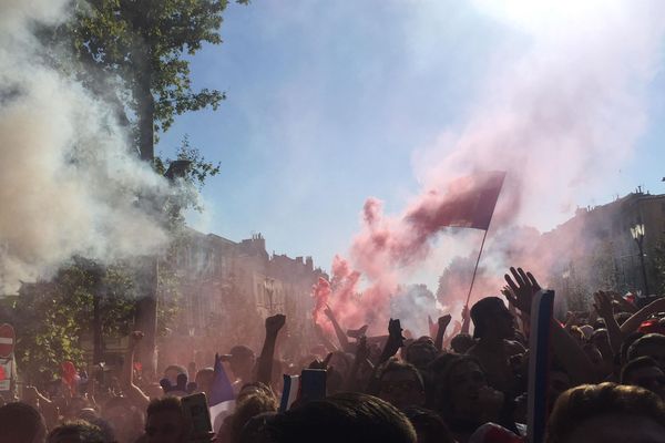 Le cours Mirabeau enflammé durant France-Croatie