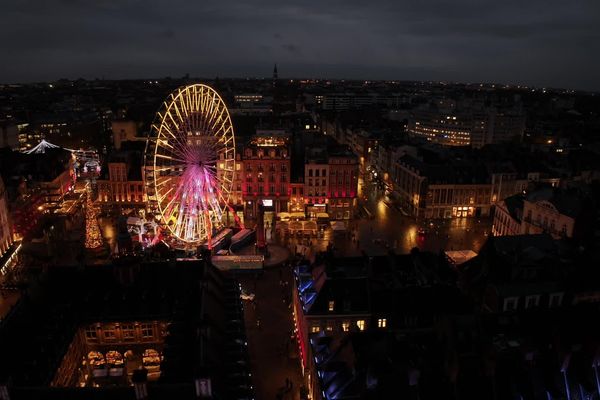 L'indétrônable grande roue de Noël et ses illuminations sont de retour sur la Grand'Place de Lille.