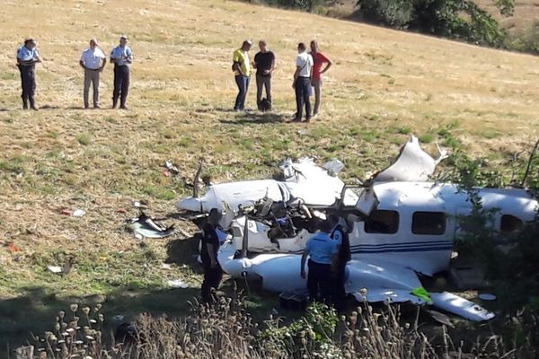 L'avion disloqué après le crash du 21 Août 2018