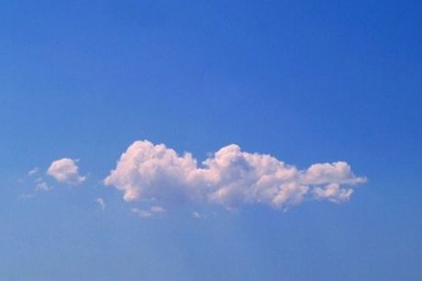 Un nuage dans un ciel d'azur, une pensée particulière pour la Nation Arc en Ciel qui a perdu l'une de ses plus belles couleurs