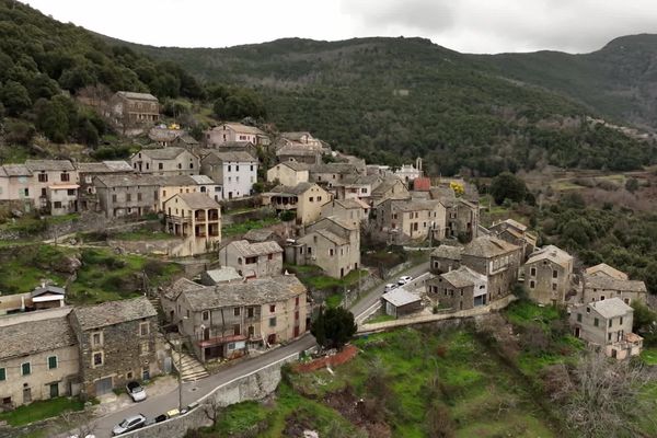 Cette série de cinq reportages, réalisés par Paul Salort et Guillaume Leonetti, vous amène dans le Rustinu.