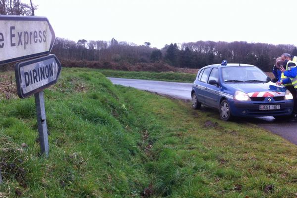 Dans le cadre de l'affaire Troadec, les gendarmes du Finistère avaient retrouvé des objets appartenant aux Troadec dans la zone de la carrière et de l'étang du Roual, sur la commune de Dirinon (Finistère)