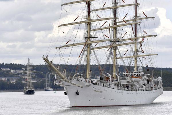 Le Dar Mlodziezy à l'Armada de Rouen 2019. Le navire sera également présent pour l'édition 2023 qui aura lieu du 8 au 18 juin.