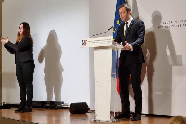 Le ministre de la Santé Olivier Véran a conclu la réunion entre ministres de la Santé de l'UE par une conférence de presse jeudi 10 février à Grenoble.