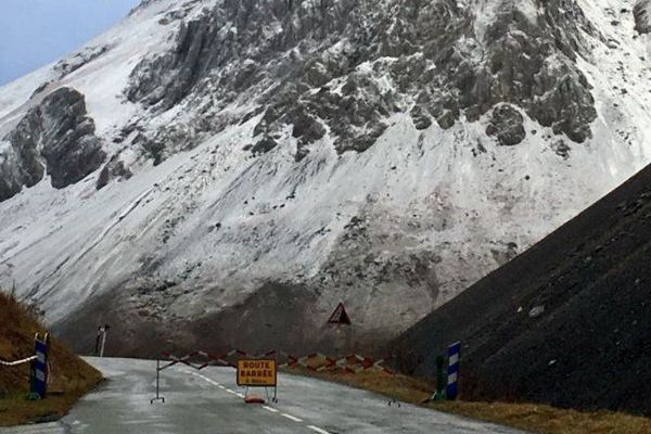 Le col du Galibier vient d'être fermé en raison des conditions météorologiques. Une volonté d'éviter tout incident pour le département des Hautes-Alpes.