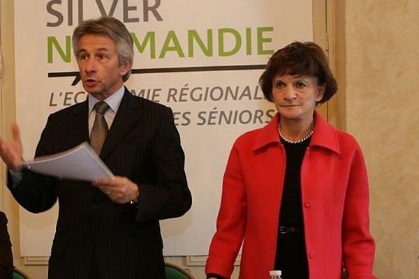 Laurent Beauvais et Michèle Delaunay pour la signature à Caen de la convention "Silver Normandie", 17 janvier 2014