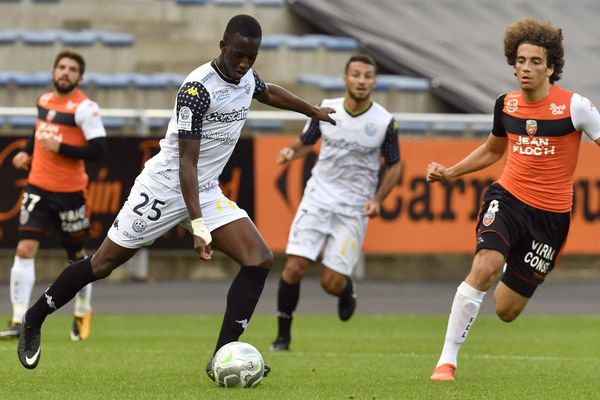 Le FC Tours, ici en Ligue 2 face à Lorient, se déplacera à Limoges pour le 8 ème tour de la Coupe de France.