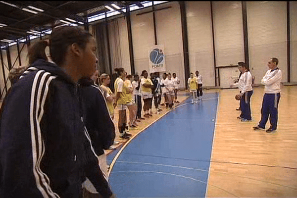 Depuis une semaine, les filles de l'équipe de France de handball sont à Deauville pour préparer l'Euro 2014