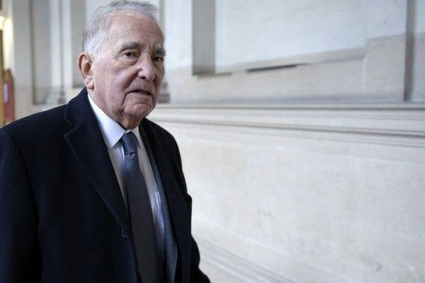 René Teulade, sénateur-maire d'Argentat (PS) à son arrivée au tribunal de Paris, 27 novembre 2013