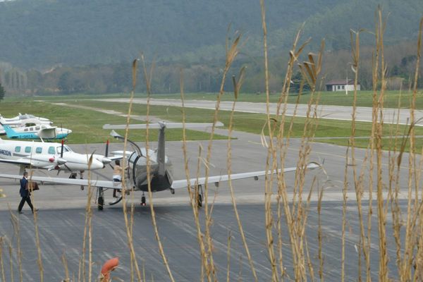 En 2012, au audit avait évalué à 170 millions d'euros les retombées économiques locales annuelles et à 1.700 euros par jour les sommes dépensées par la clientèle de l'aéroport, notamment suisse.
