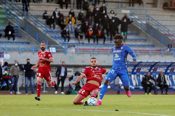 Pas de ligue 2 l'an prochain pour Villefranche, battue 2 à 0 par Niort en match retour de barrage samedi 22 mai