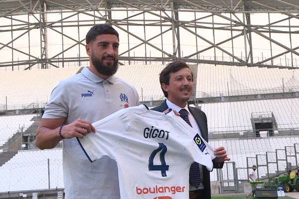 Pablo Longoria présente le nouveau défenseur de l'OM Samuel Gigot