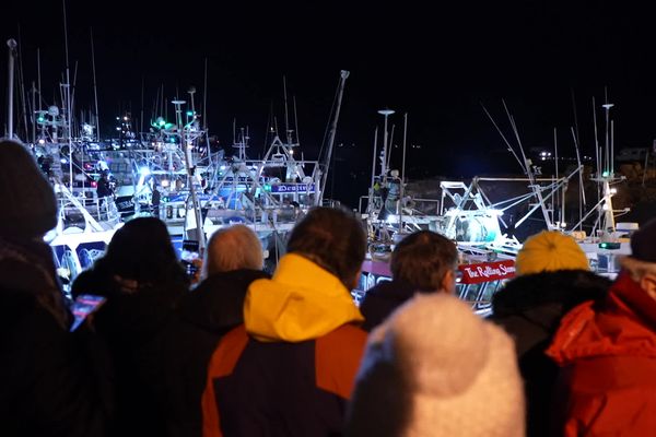 La foule était au rendez vous de ce retour de pêche des coquillards mis en lumière et en commentaire par l'Office ede Tourisme Bayeux Intercom