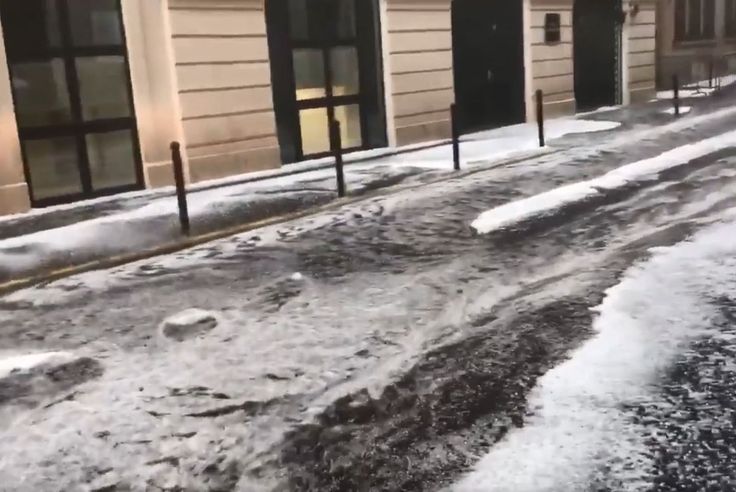 En Images Orages En Ile De France La Grele S Abat Sur Paris Le Metro Inonde